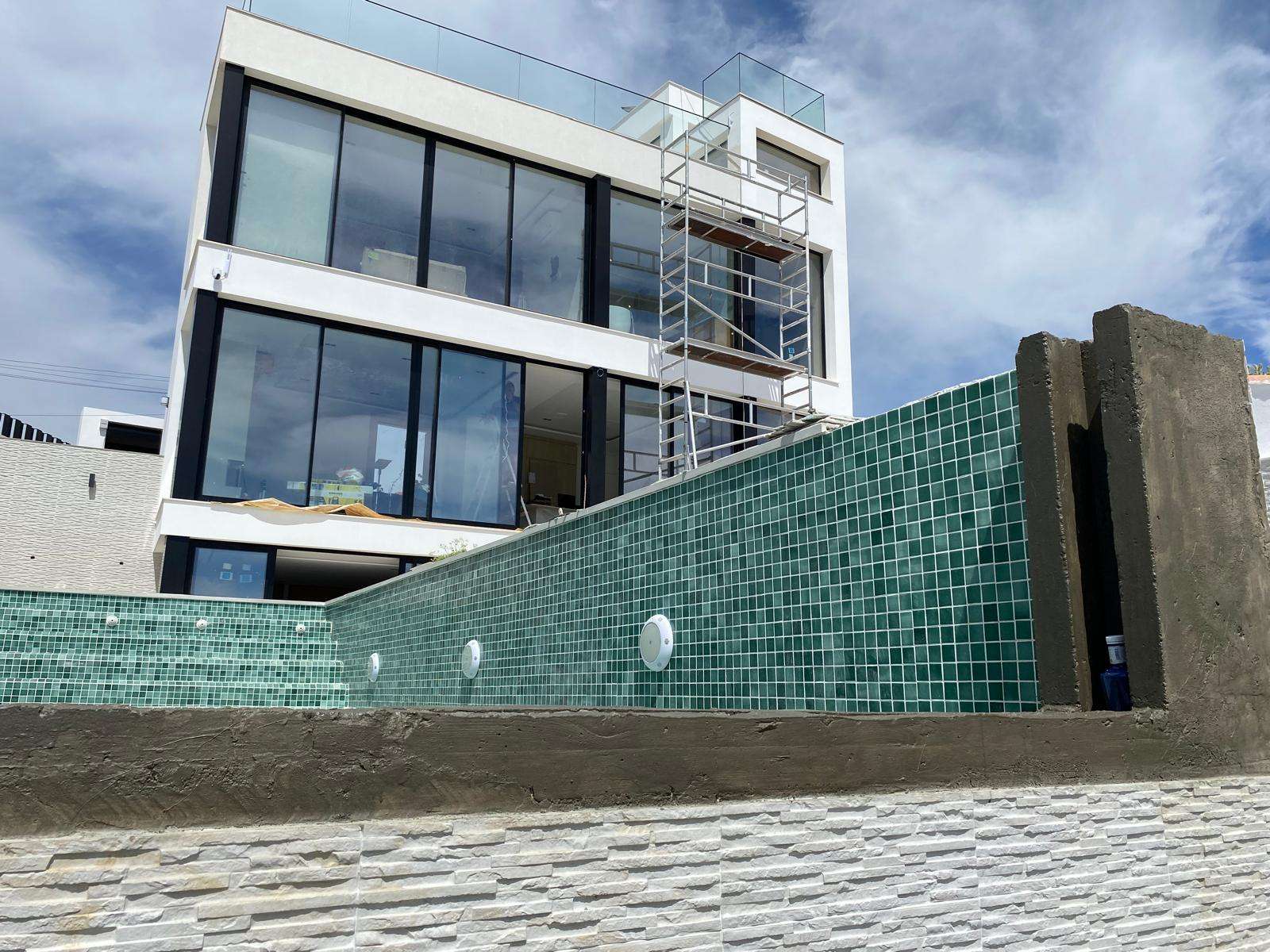 Construcción y reparación de piscinas en Villa Tranquila