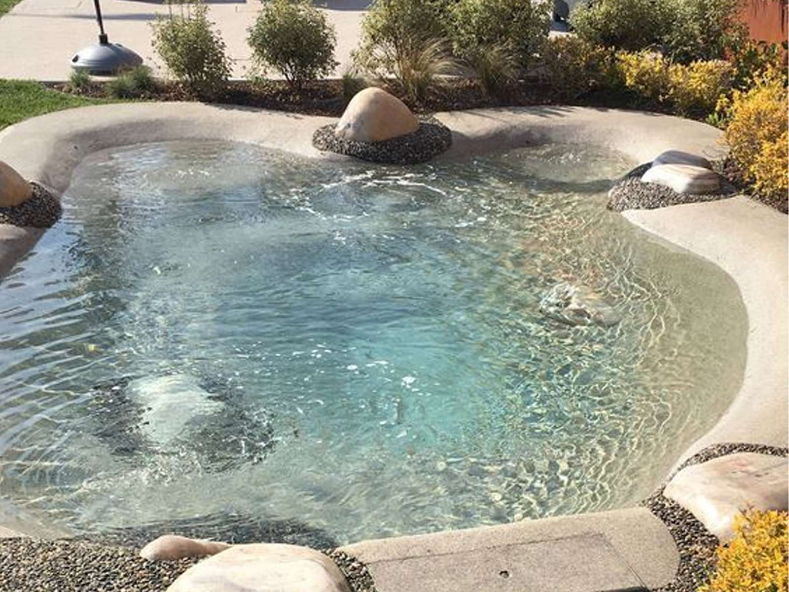 Piscina natural de arena construida en Málaga