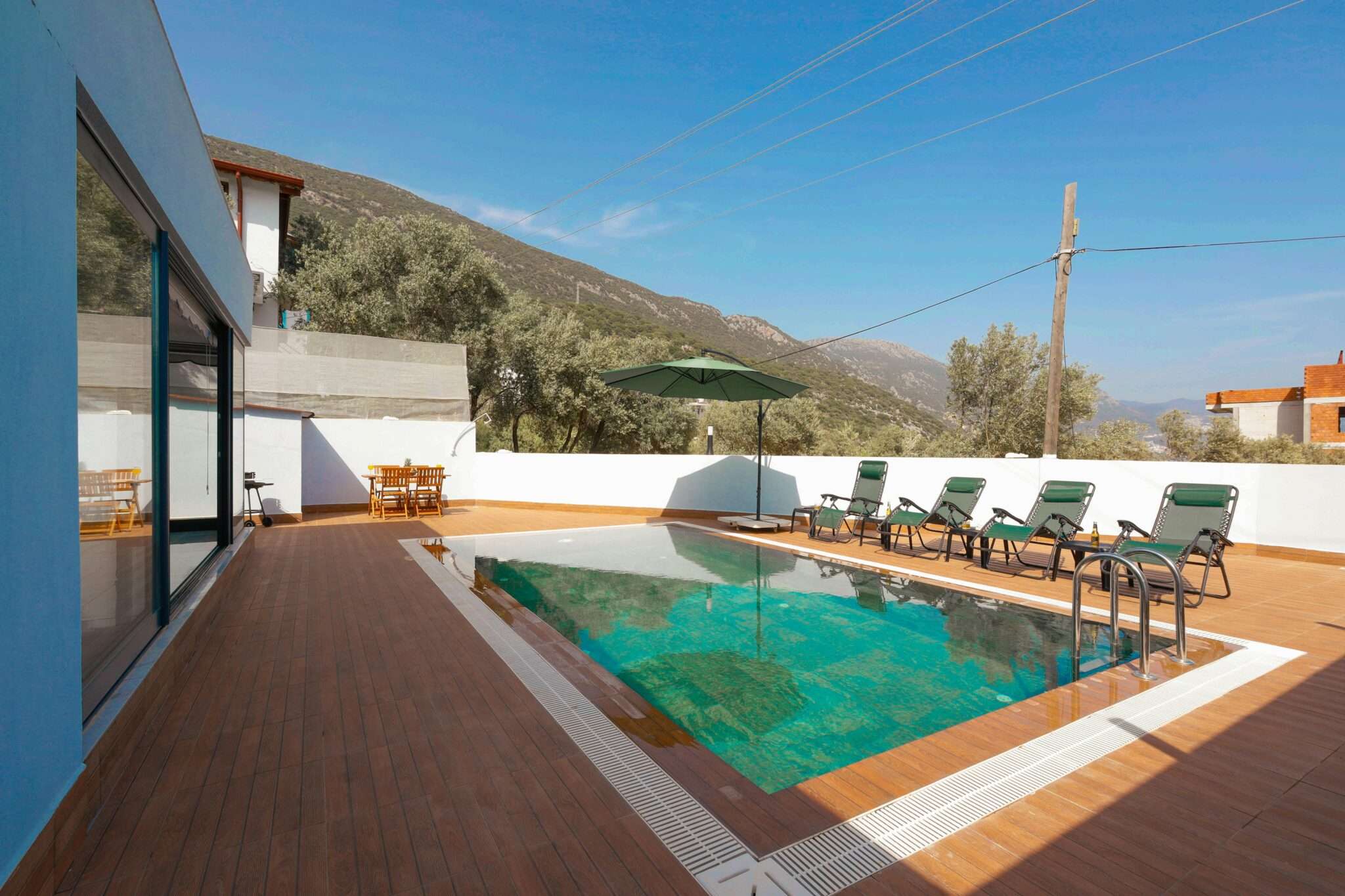 Construccion de piscina desbordante en Marbella
