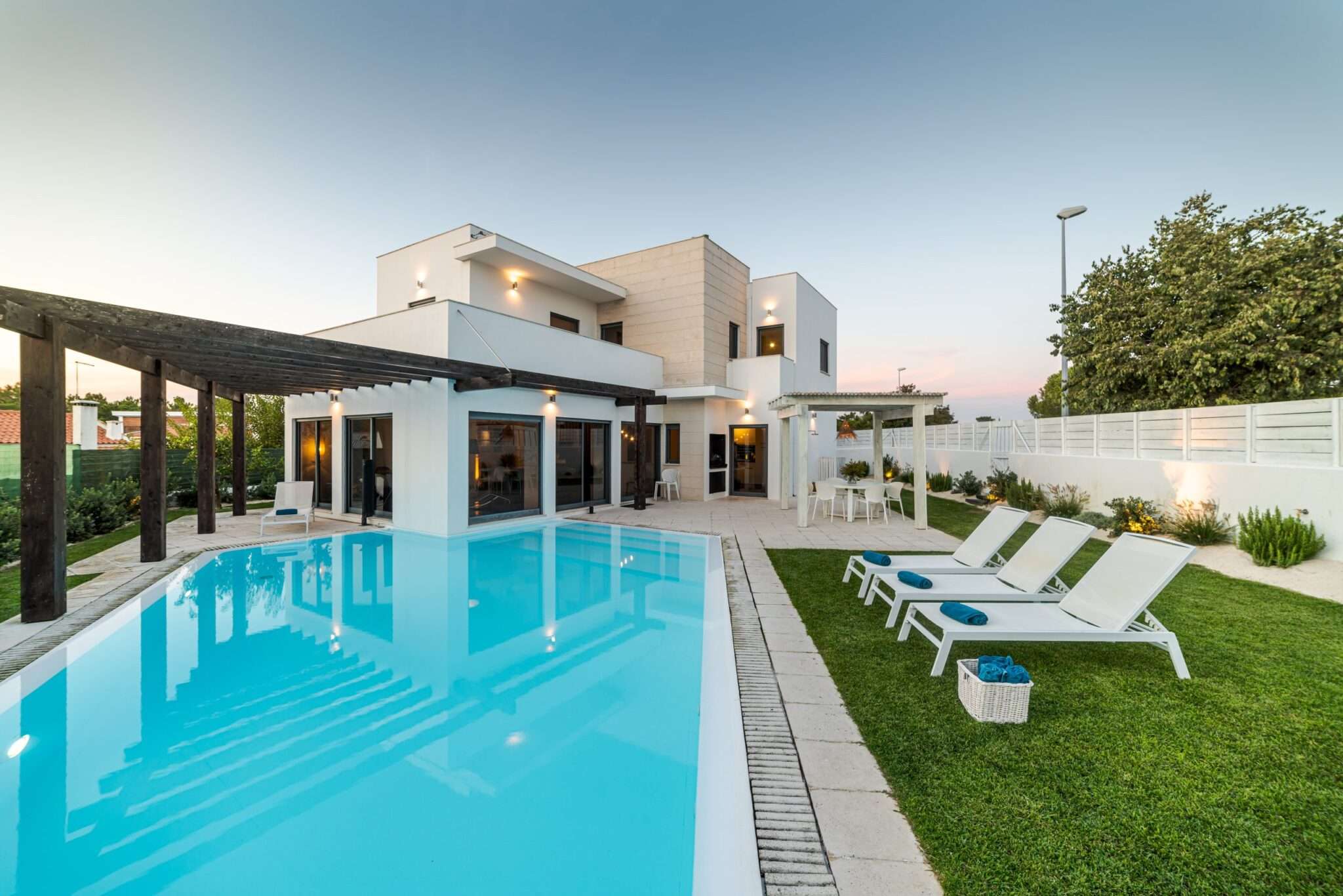 Construcción de piscina en Málaga desbordante