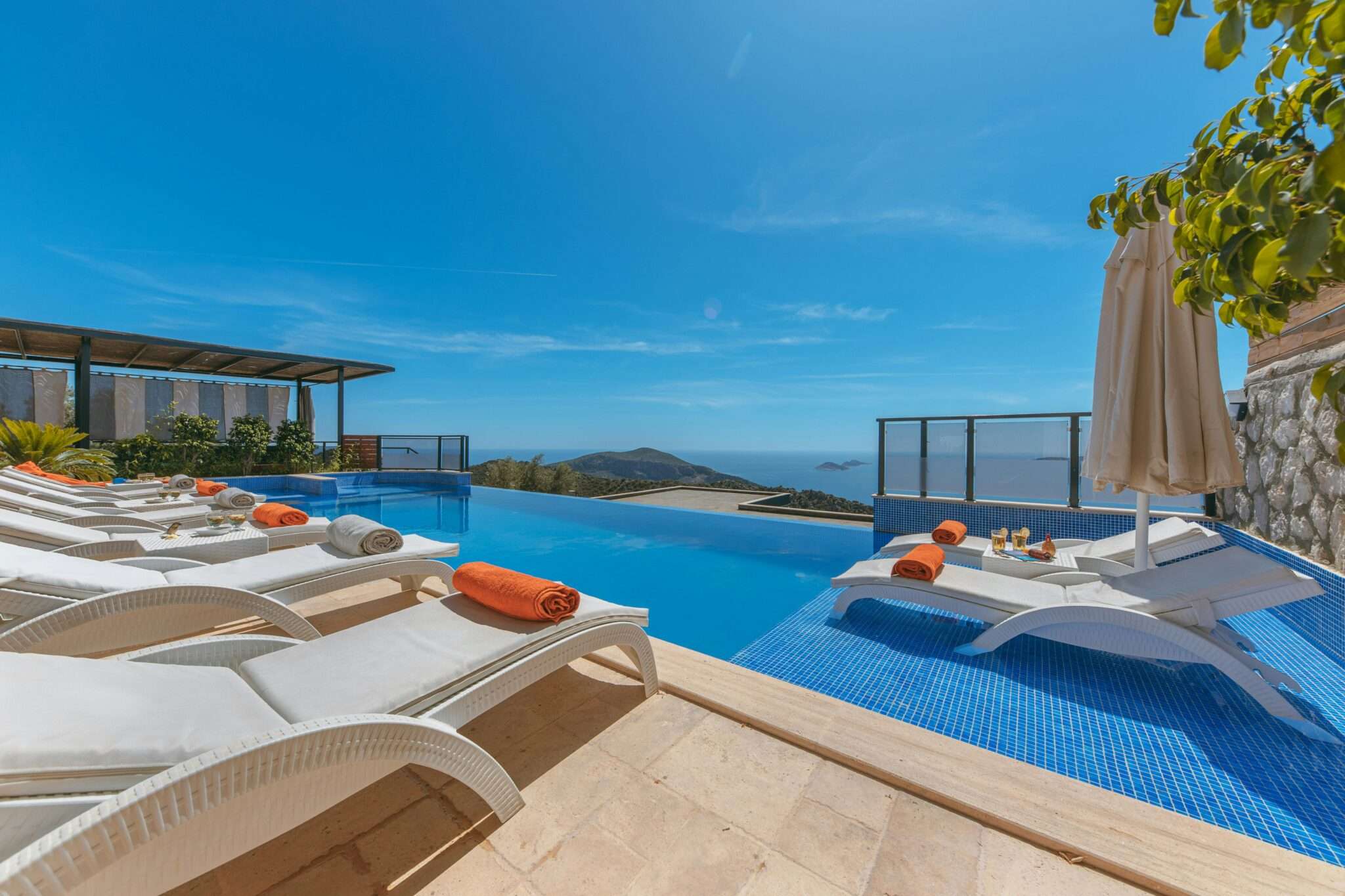 Piscina infinita en Málaga