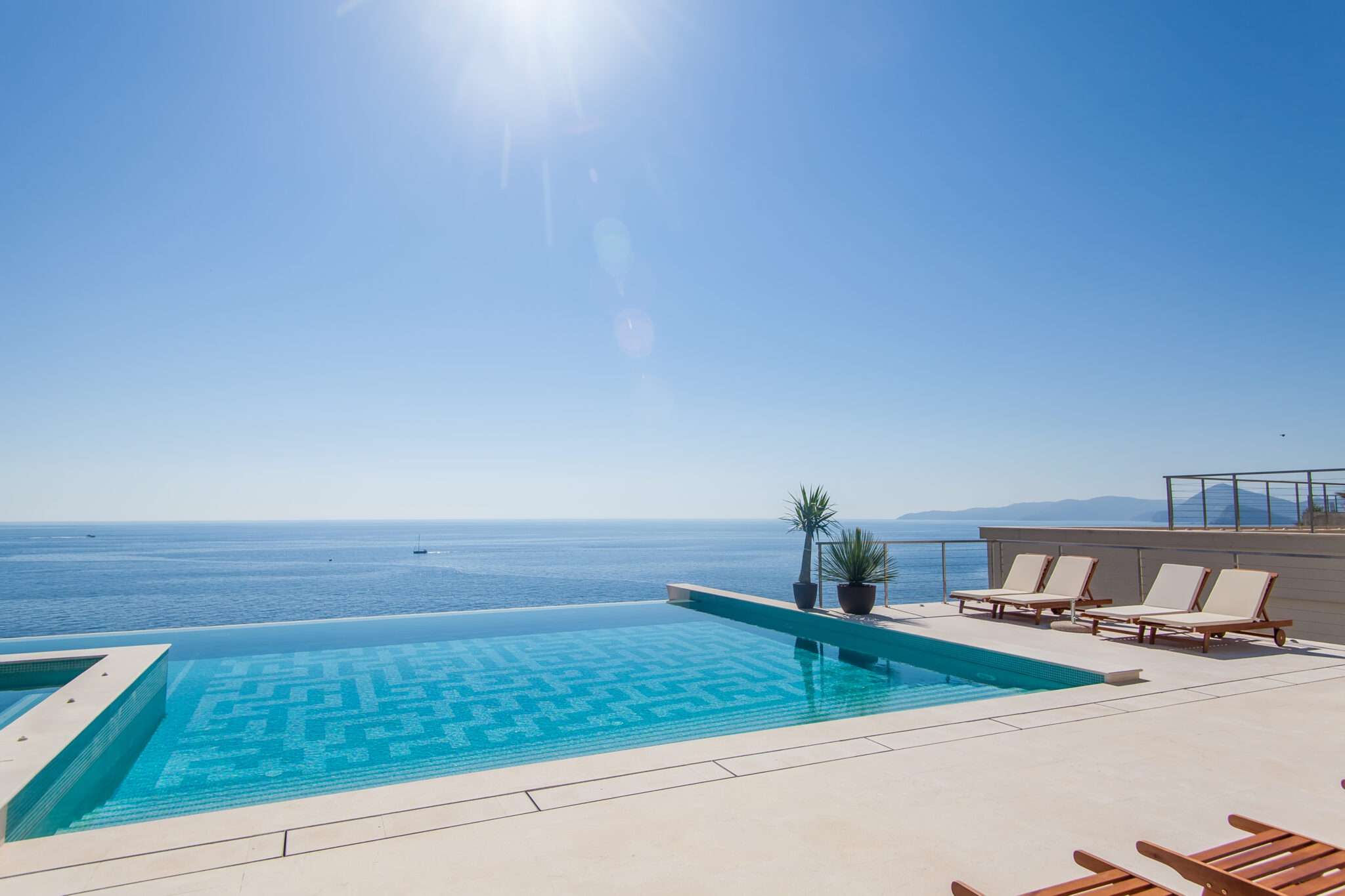 Piscina infinita construida en Mijas