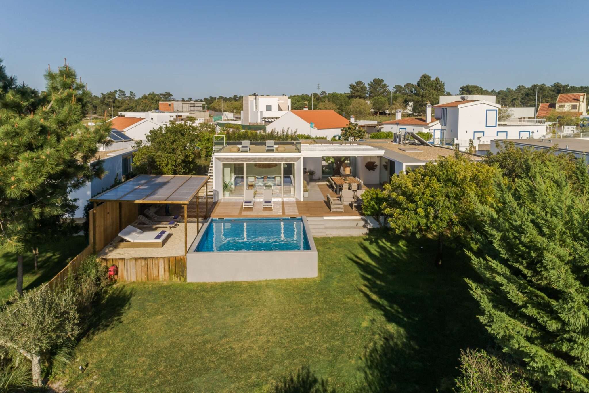 Piscina prefabricada elevada