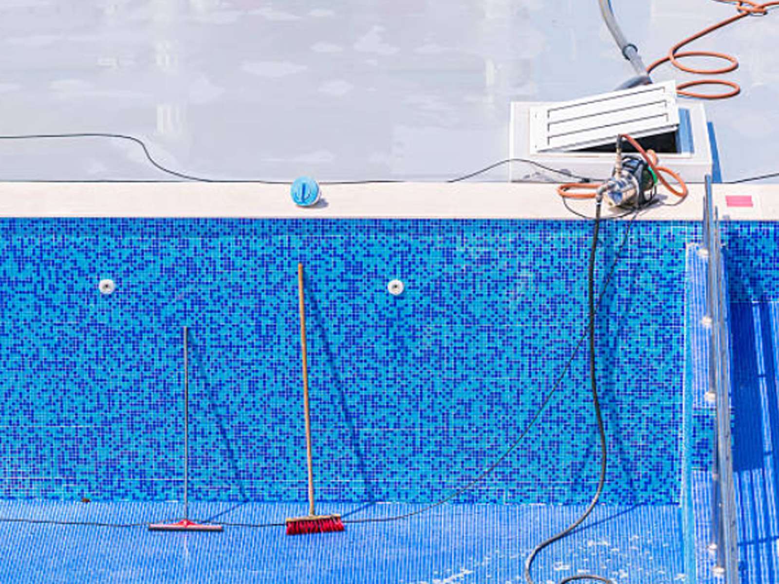 Reparación de sistemas de filtración de la piscina
