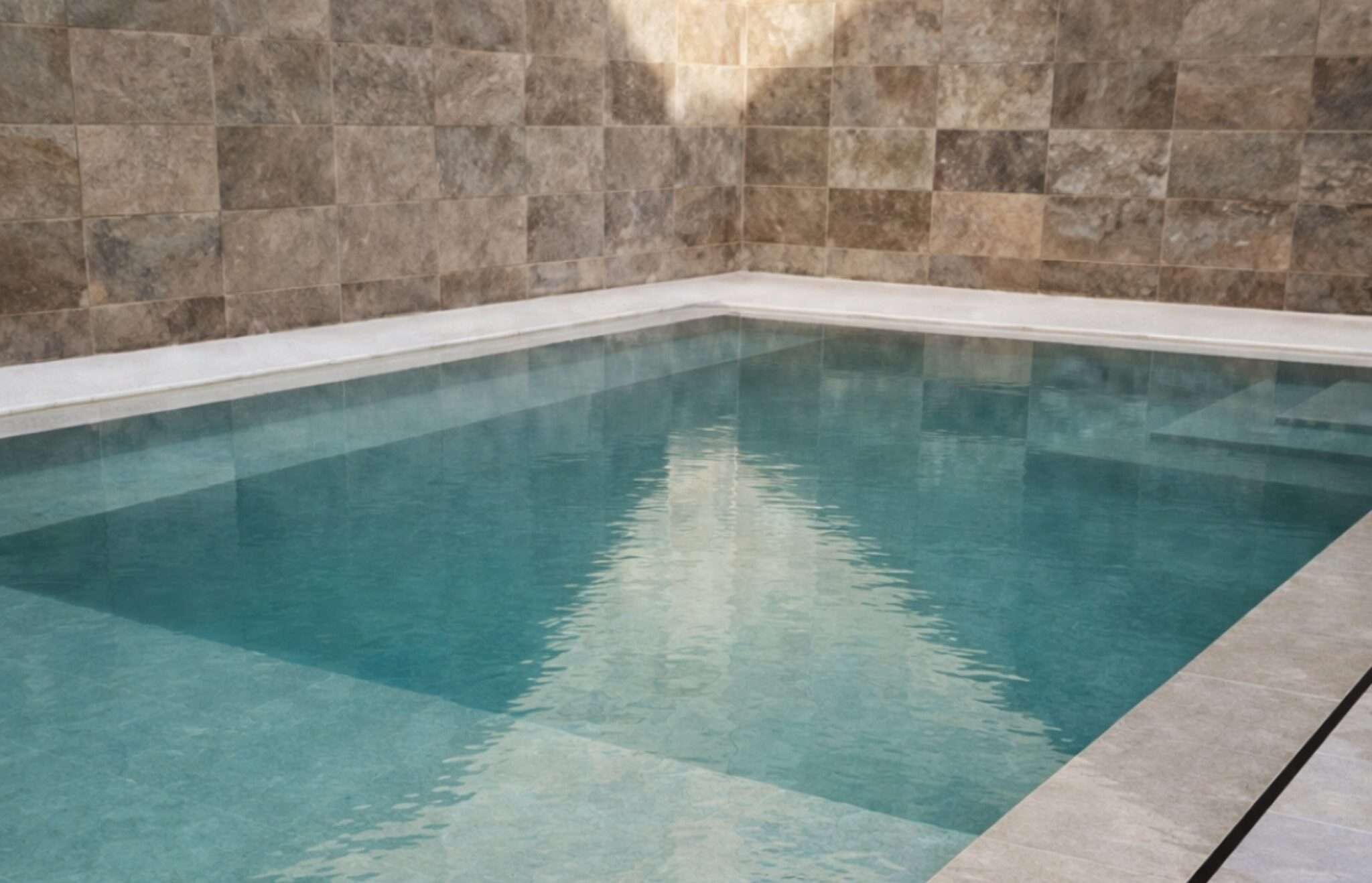 Construcción de piscina desbordante en el Palo Malaga